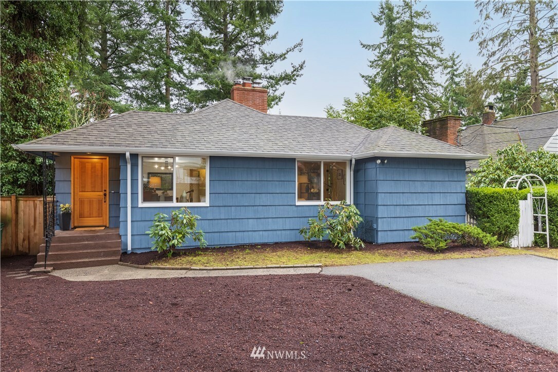 Property Photo:  11744 8th Avenue NE  WA 98125 