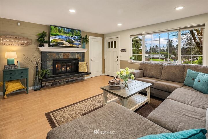 Property Photo: 31438 50th Avenue SW WA 98023