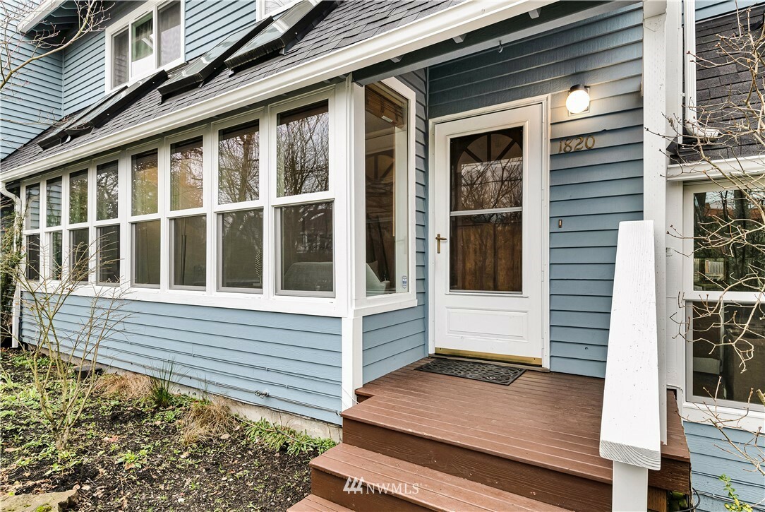 Property Photo: 1820 E Jefferson Street D WA 98122