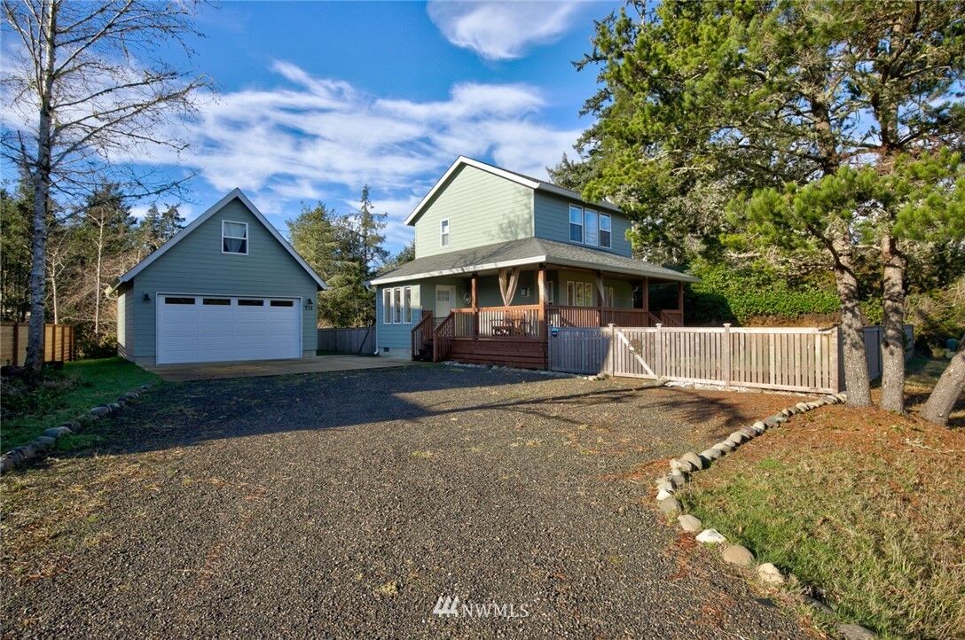 Property Photo: 731 N Bay Avenue SE WA 98569