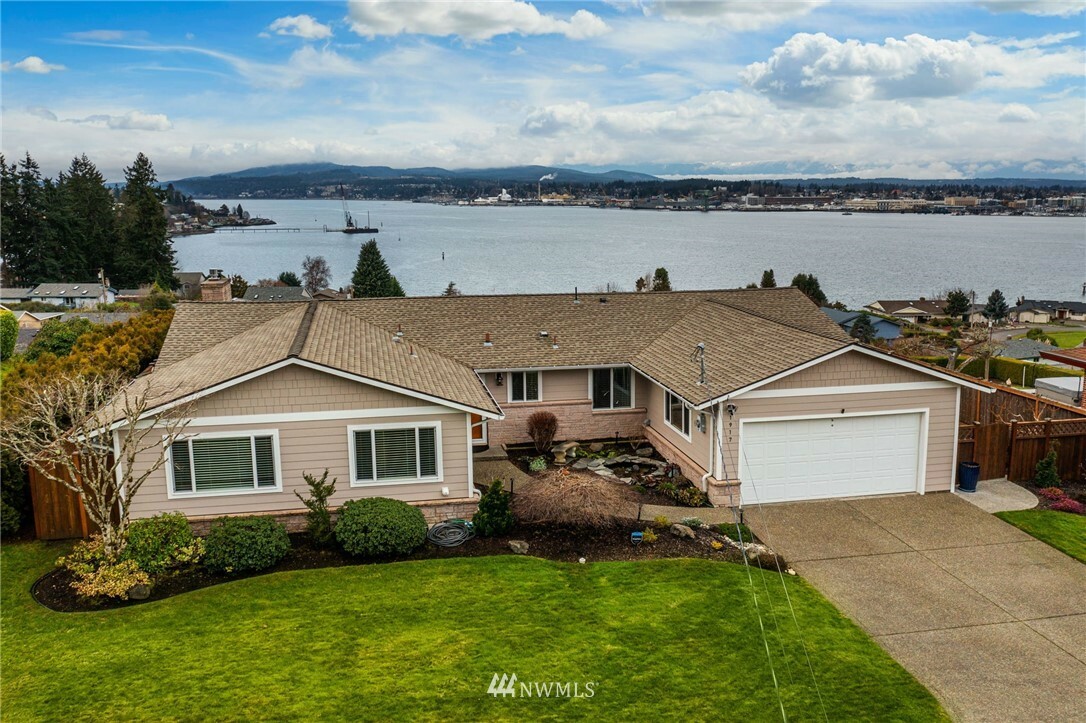 Property Photo:  1917 Vista Rama Drive E  WA 98366 