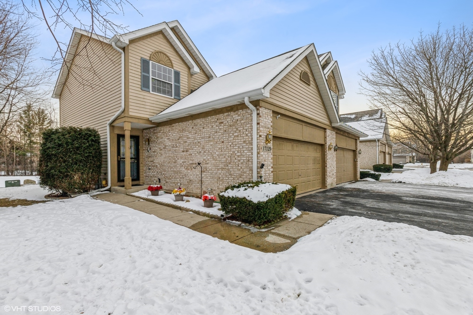 Property Photo:  17129 W Cunningham Court 13A  IL 60048 