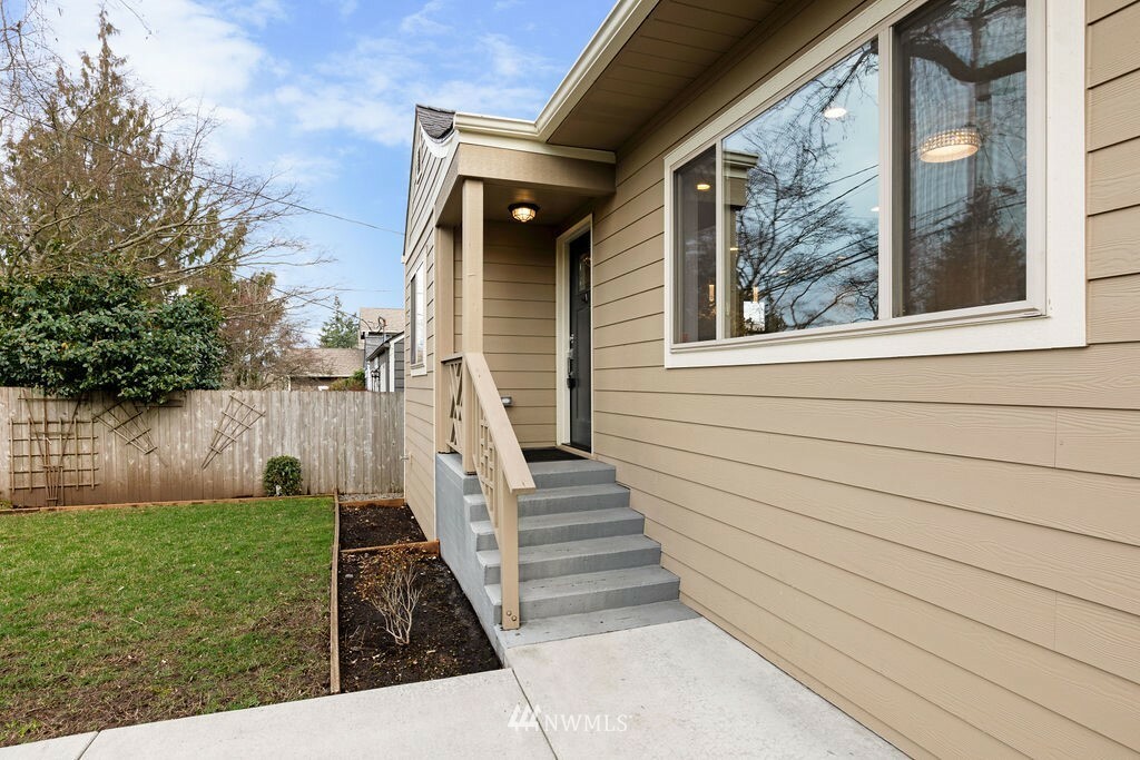 Property Photo: 10036 California Avenue SW WA 98146