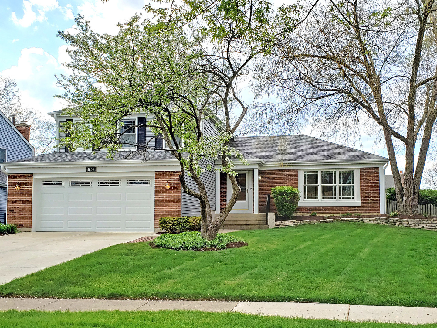 Property Photo:  1603 Jasper Drive  IL 60189 