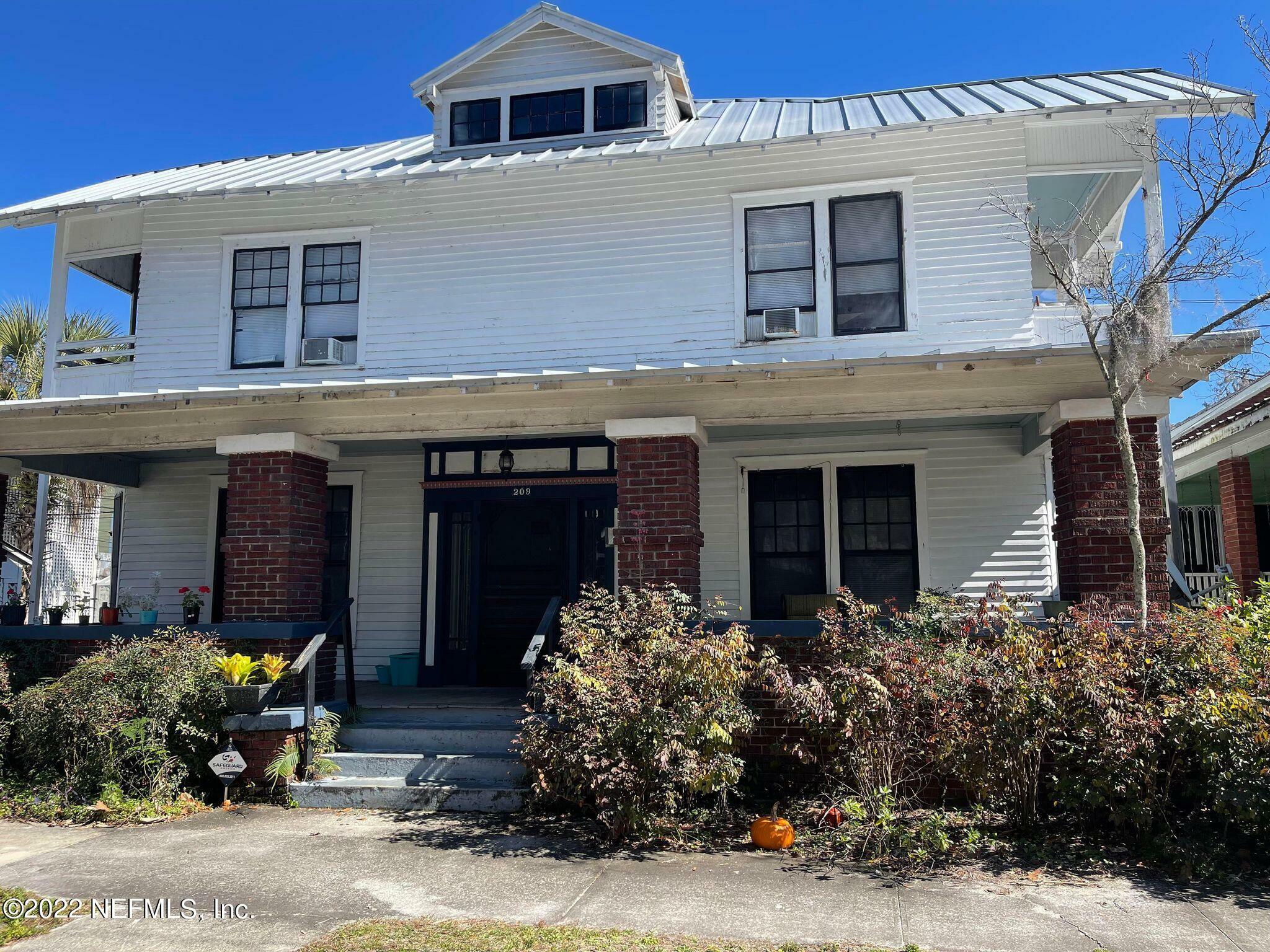 Property Photo:  209 S 4th Street 1  FL 32177 