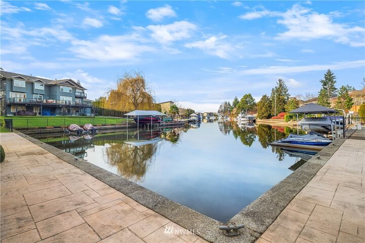 Property Photo: 49 Cascade Key WA 98006