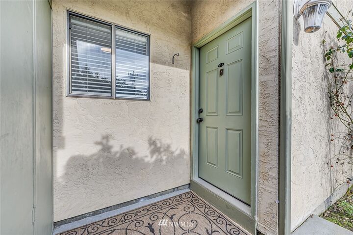 Property Photo:  10040 NE 138th Place K1  WA 98034 