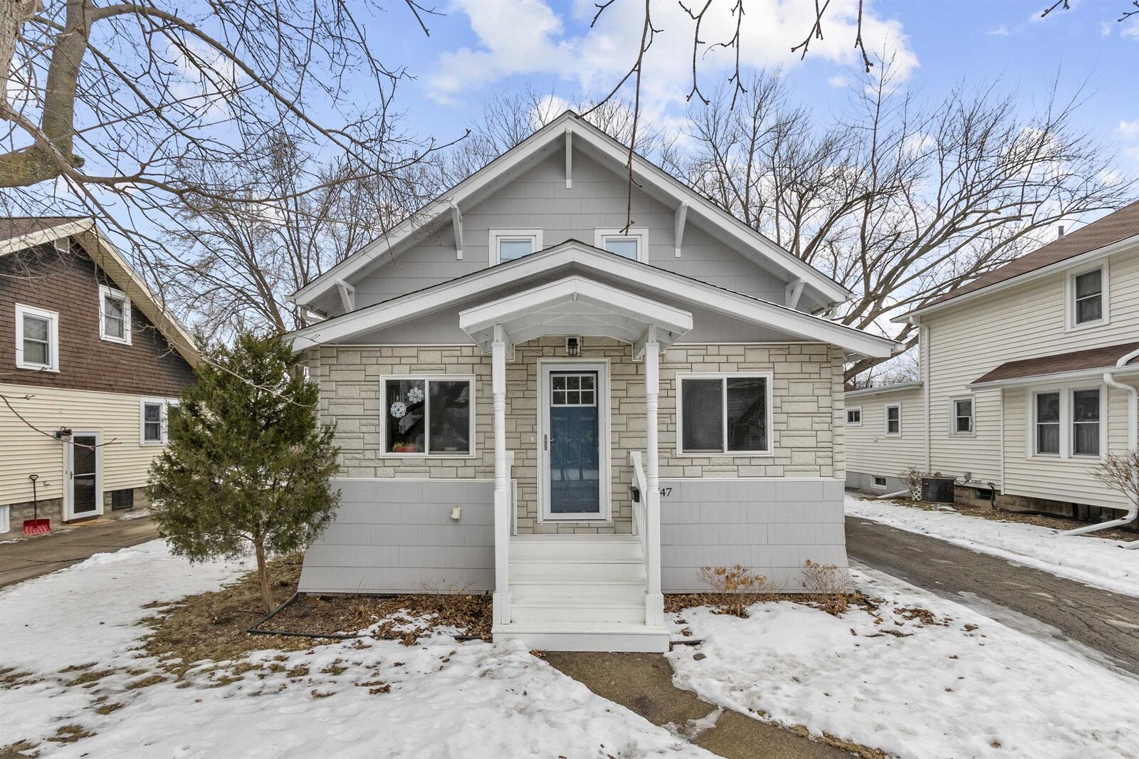 Property Photo: 547 Oak Street WI 54956-3365