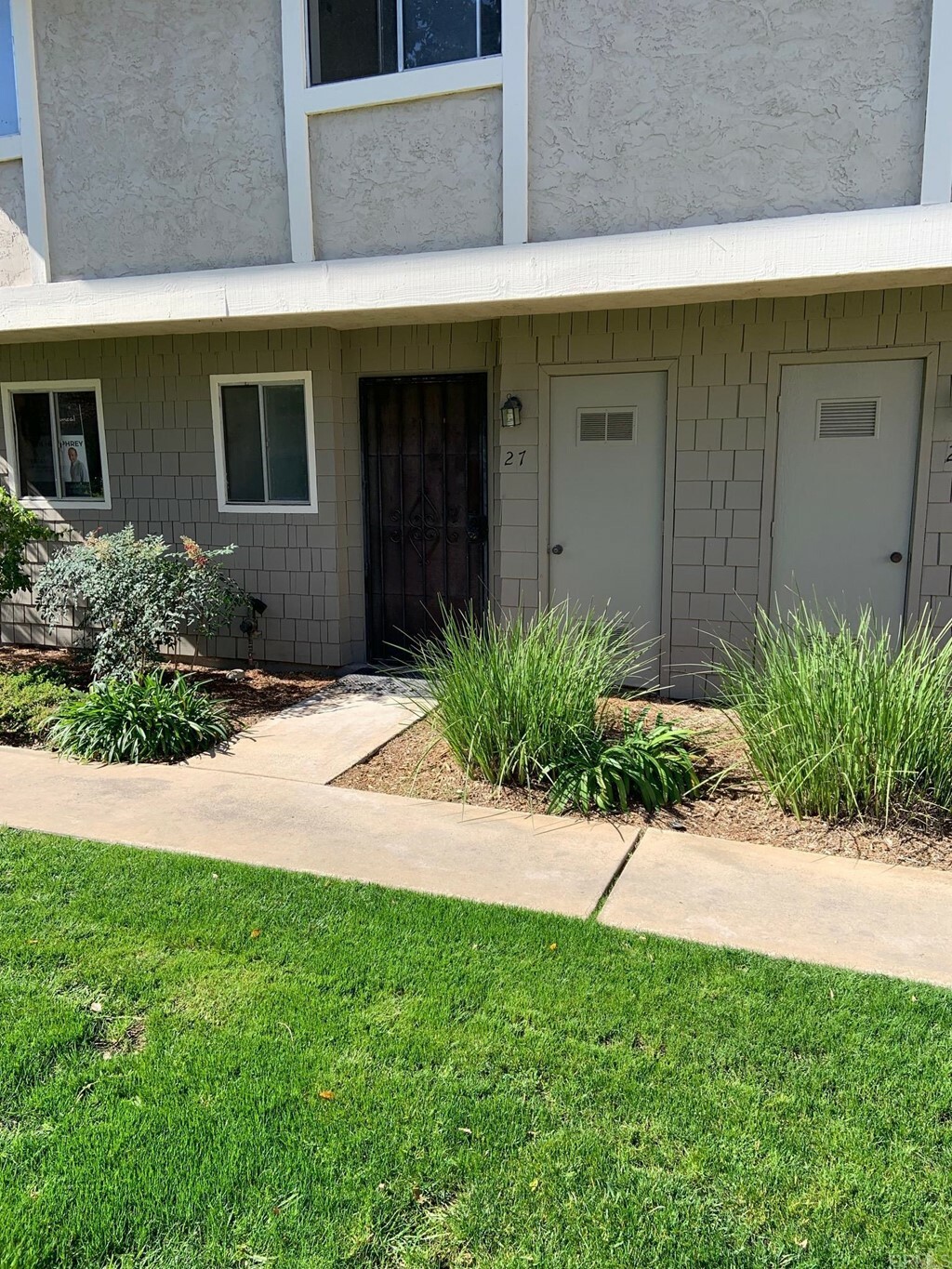 Property Photo:  2112 E Vista Way Way 27  CA 92084 