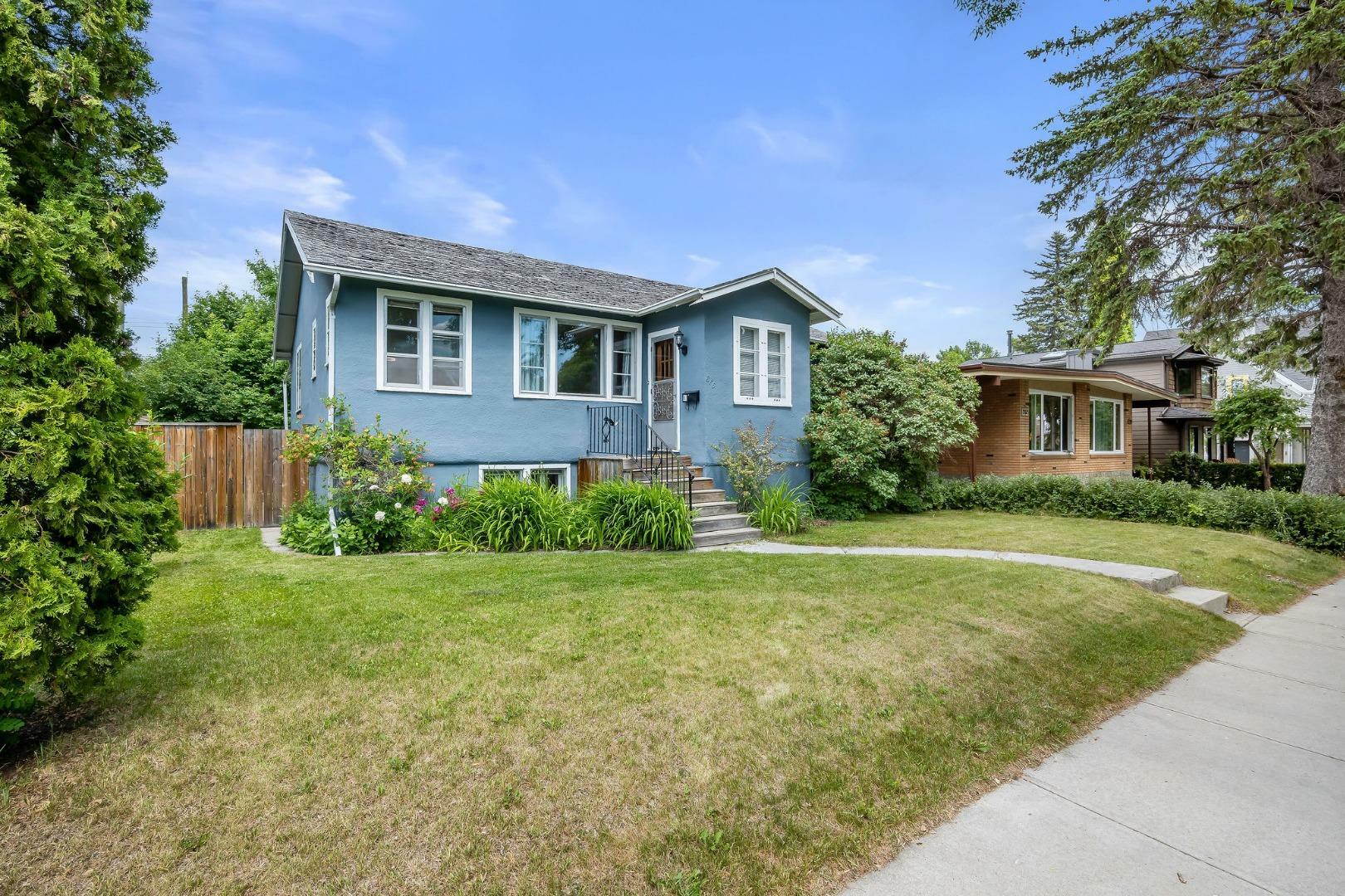 Property Photo: 316 18 Avenue NW AB T2M 0T3