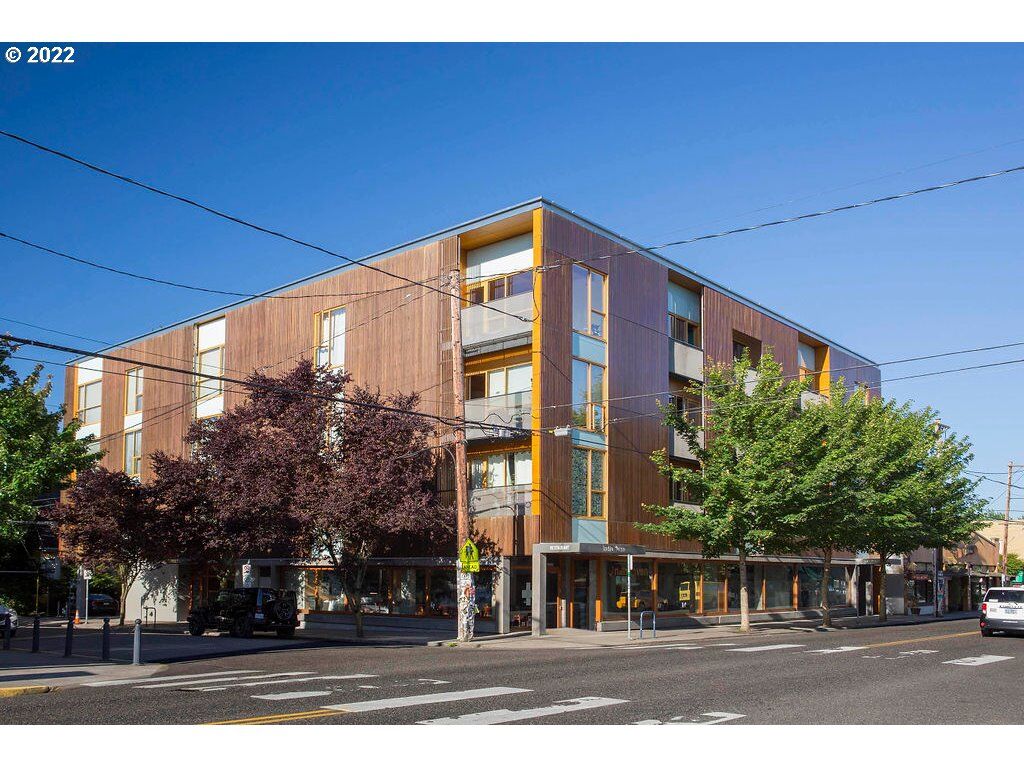 Property Photo: 915 SE 35th Ave 307 OR 97214