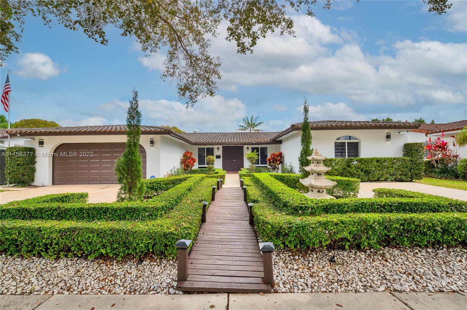 Property Photo: 14711 Palmetto Palm Ave FL 33014