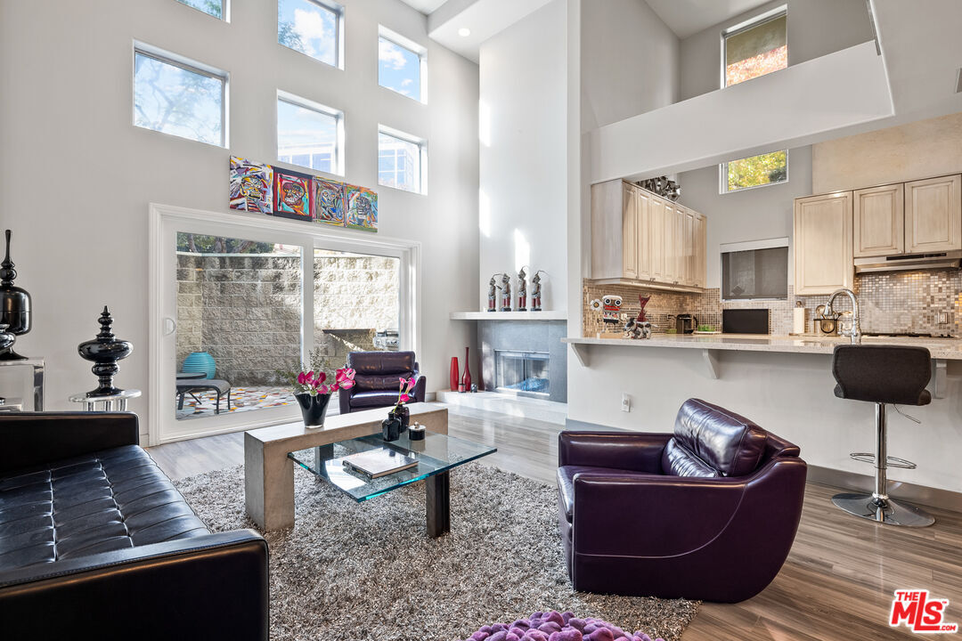 Property Photo: 1006 Carol Dr 1 CA 90069