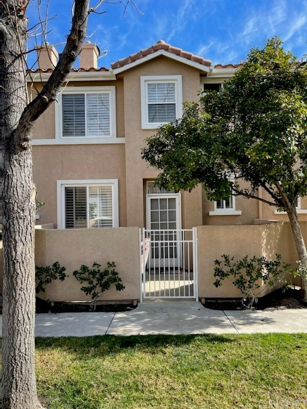 Property Photo:  25742 Perlman Place B  CA 91381 