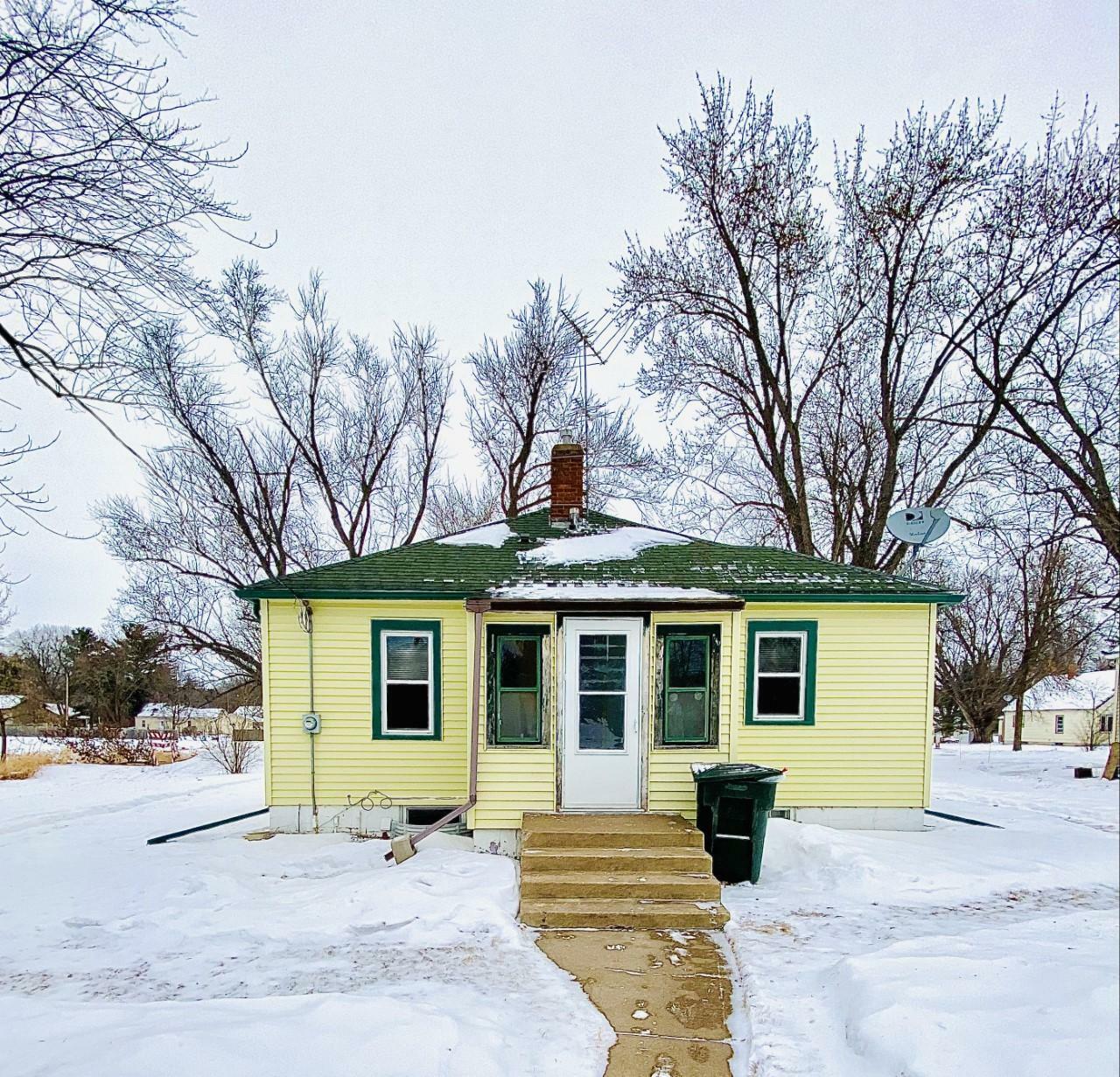 Property Photo:  830 W 3rd Street  MN 55069 