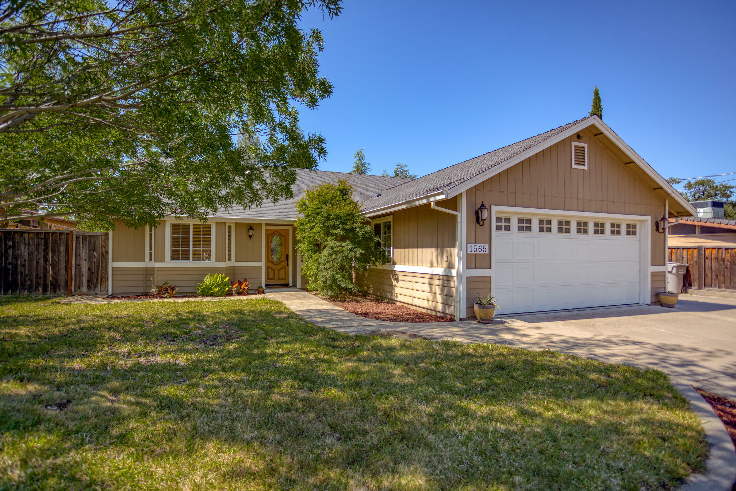 1565 Riviera Drive  Redding CA 96001 photo