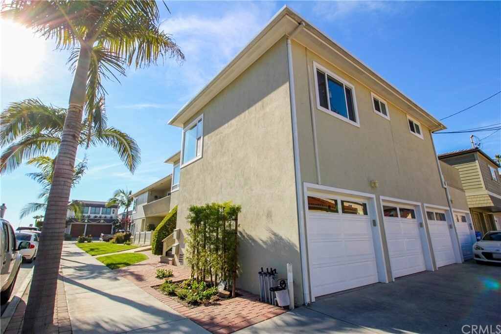 Property Photo: 617 E Ocean CA 90740