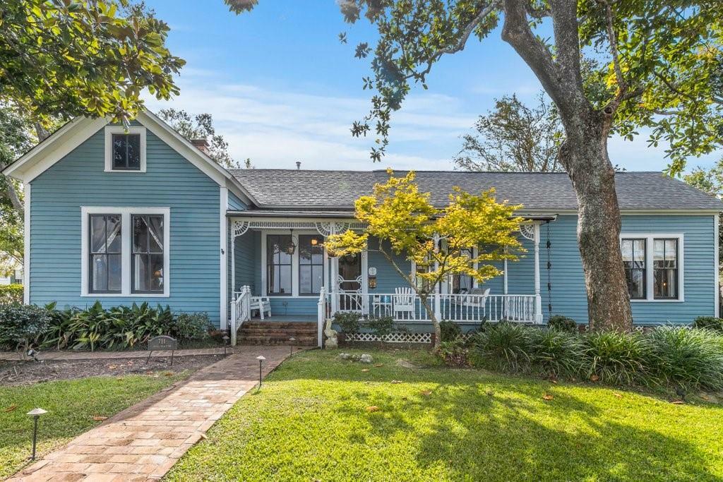 Property Photo:  711 Shell Beach Drive  LA 70601 