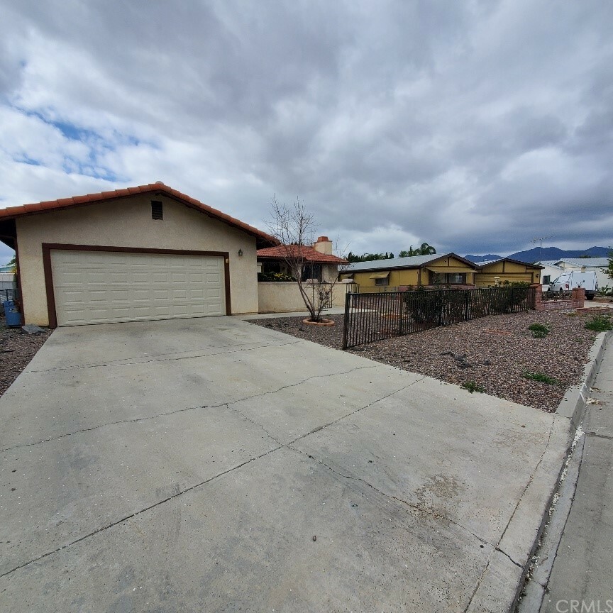 Property Photo:  43771 Applewood Street  CA 92544 