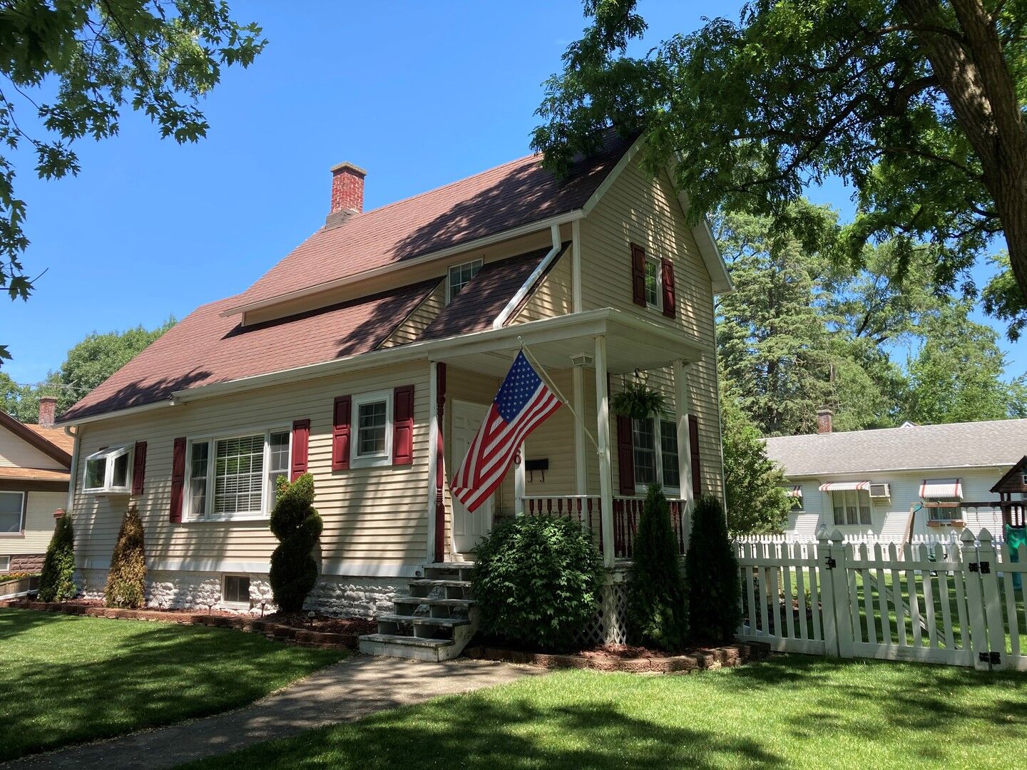 Property Photo:  226 E 5th Street  IL 60954 