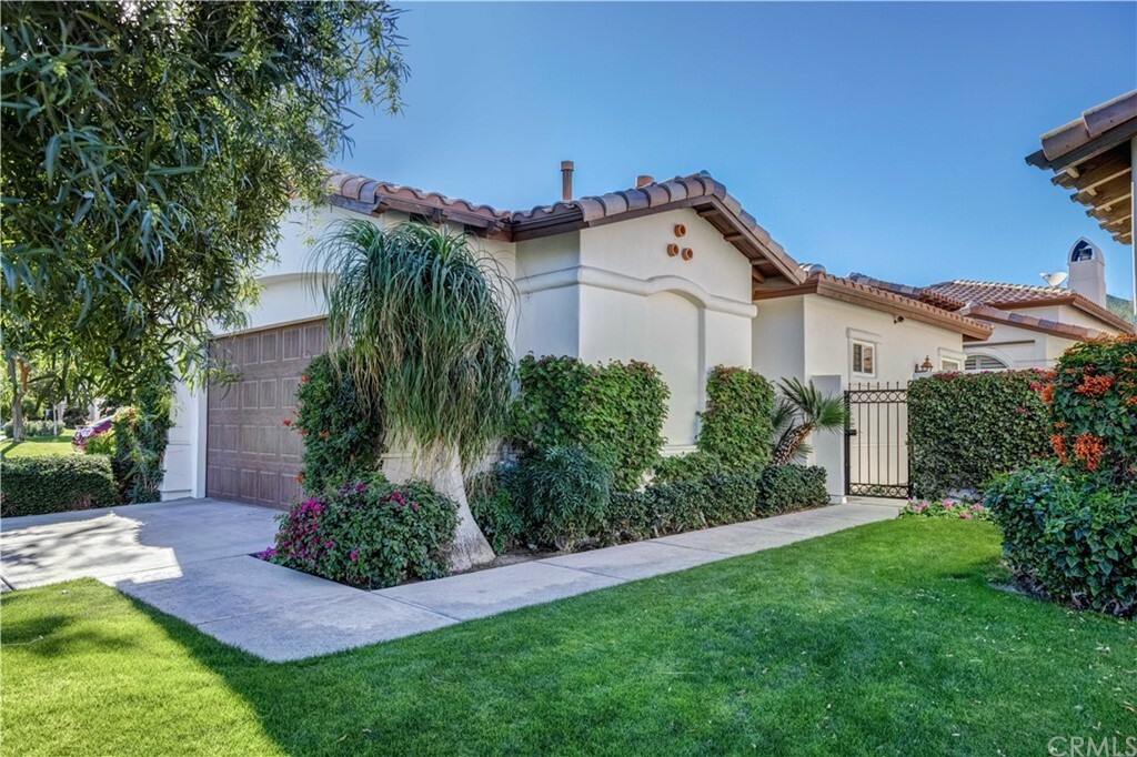 Property Photo: 78742 Via Carmel CA 92253
