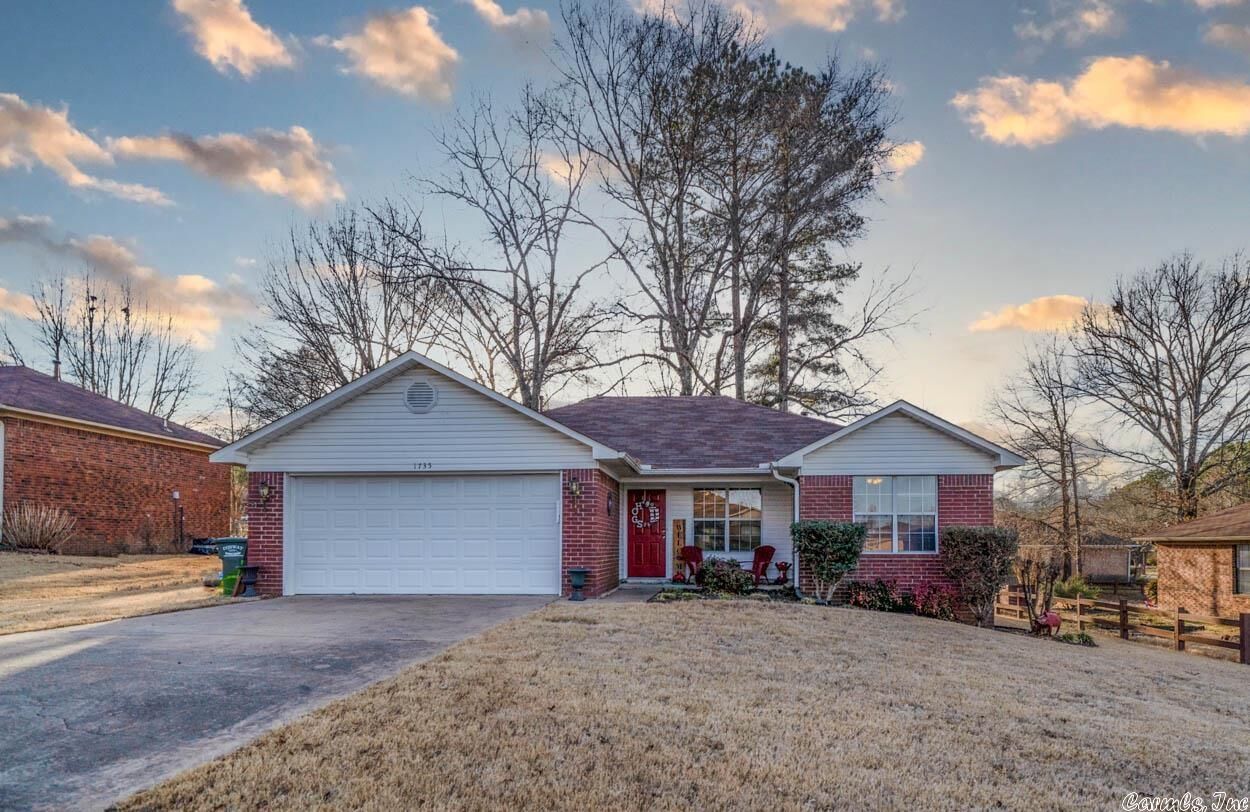 Property Photo:  1735 Ozark  AR 72034 