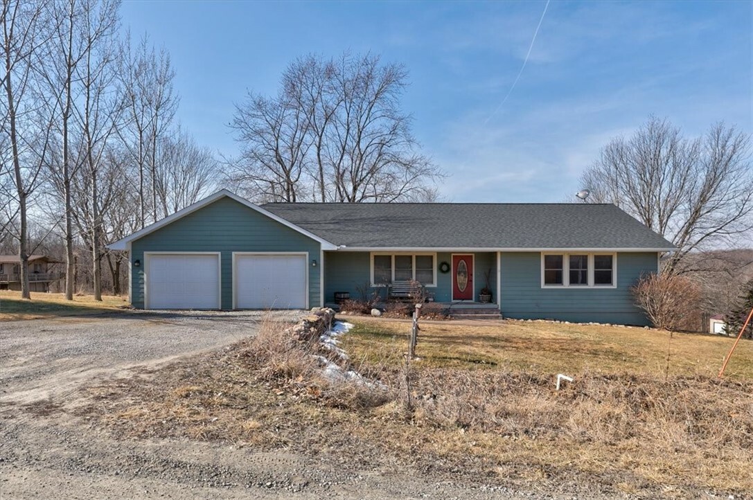 Property Photo:  211 Stoney Point Lane  IA 50138 