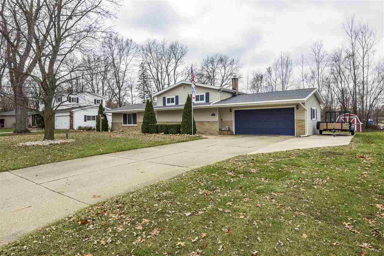 Property Photo:  11427 Colonial Woods  MI 48420 