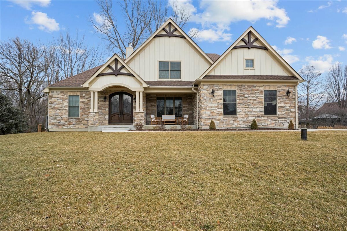 Property Photo: 31W690 Percheron Lane IL 60184