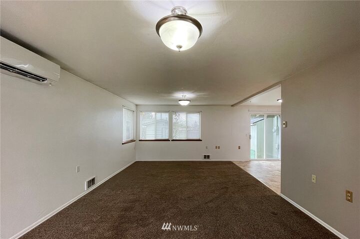 Property Photo: 1423 W 7th Street WA 98363