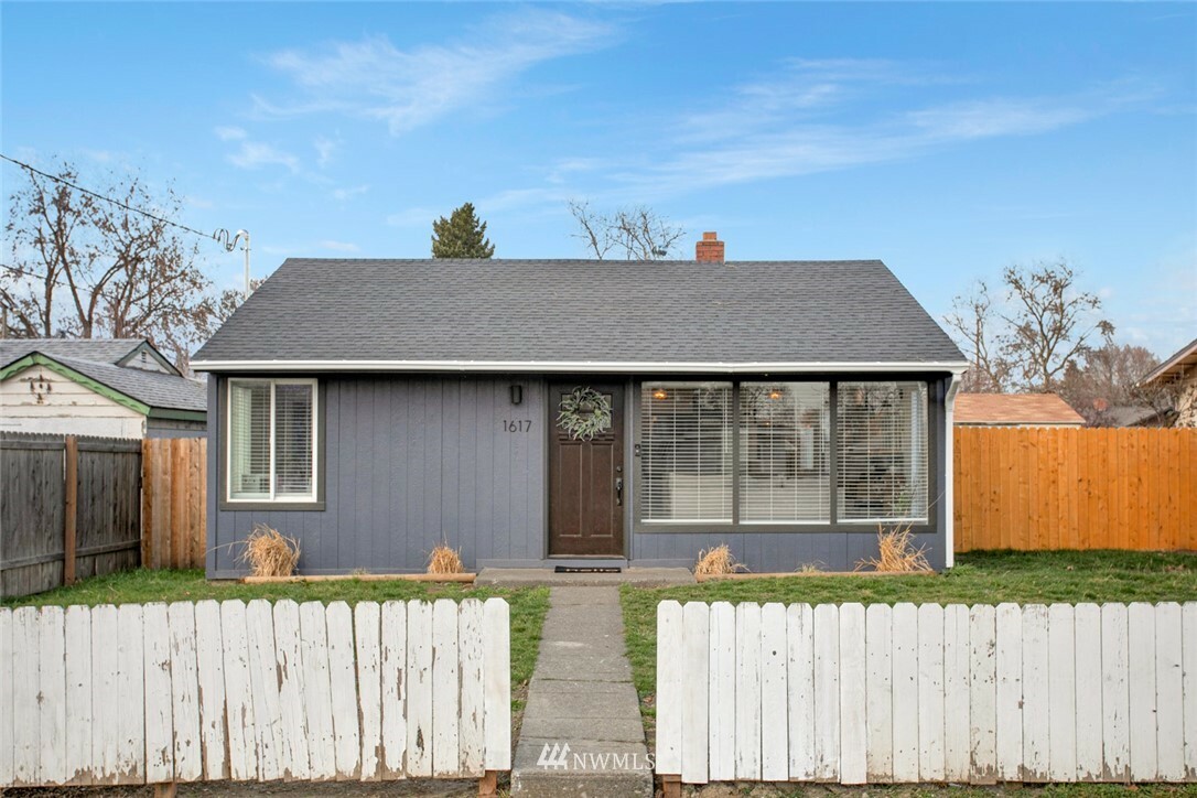 Property Photo: 1617 Walla Walla Avenue WA 99362