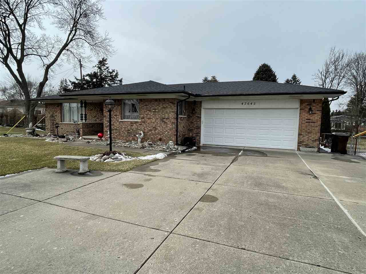 Property Photo:  47645 Robin St  MI 48317-2457 