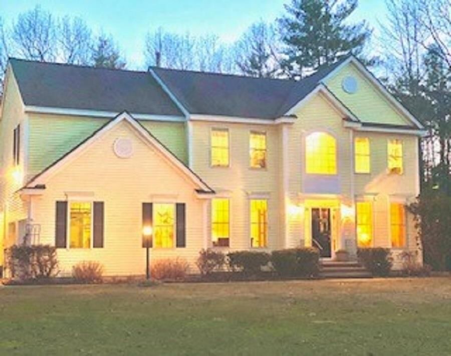 Property Photo:  9 Dogwood Lane  NH 03110 