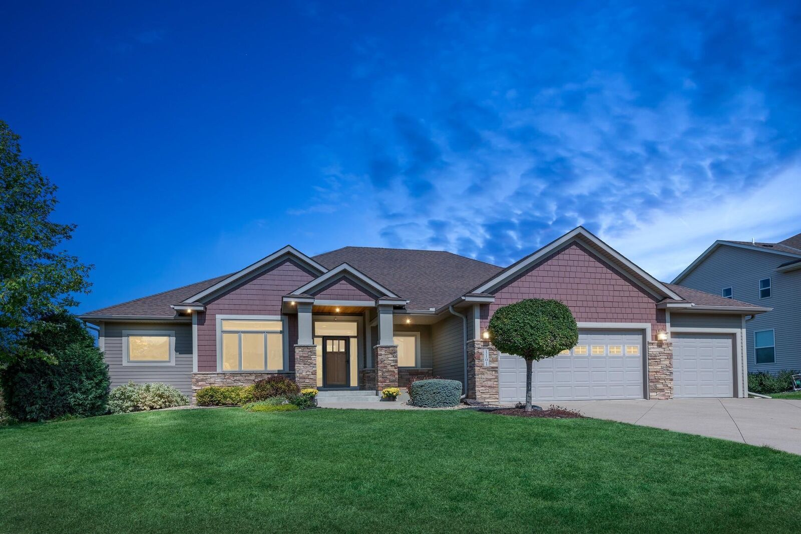 Property Photo:  1101 Stonebridge Path  MN 55352 