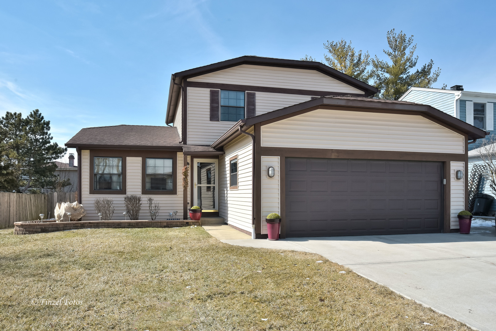 Property Photo: 858 Omaha Court IL 60188