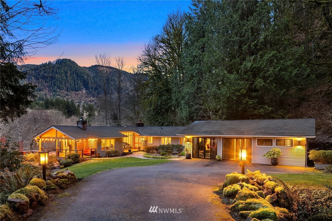 Property Photo:  1750 Brookside Drive SE  WA 98027 