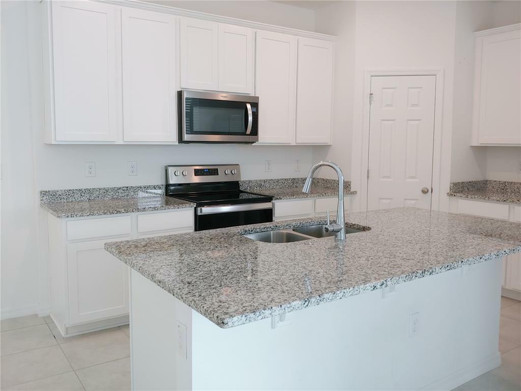 Property Photo:  15661 Willow Arbor Circle  FL 32824 