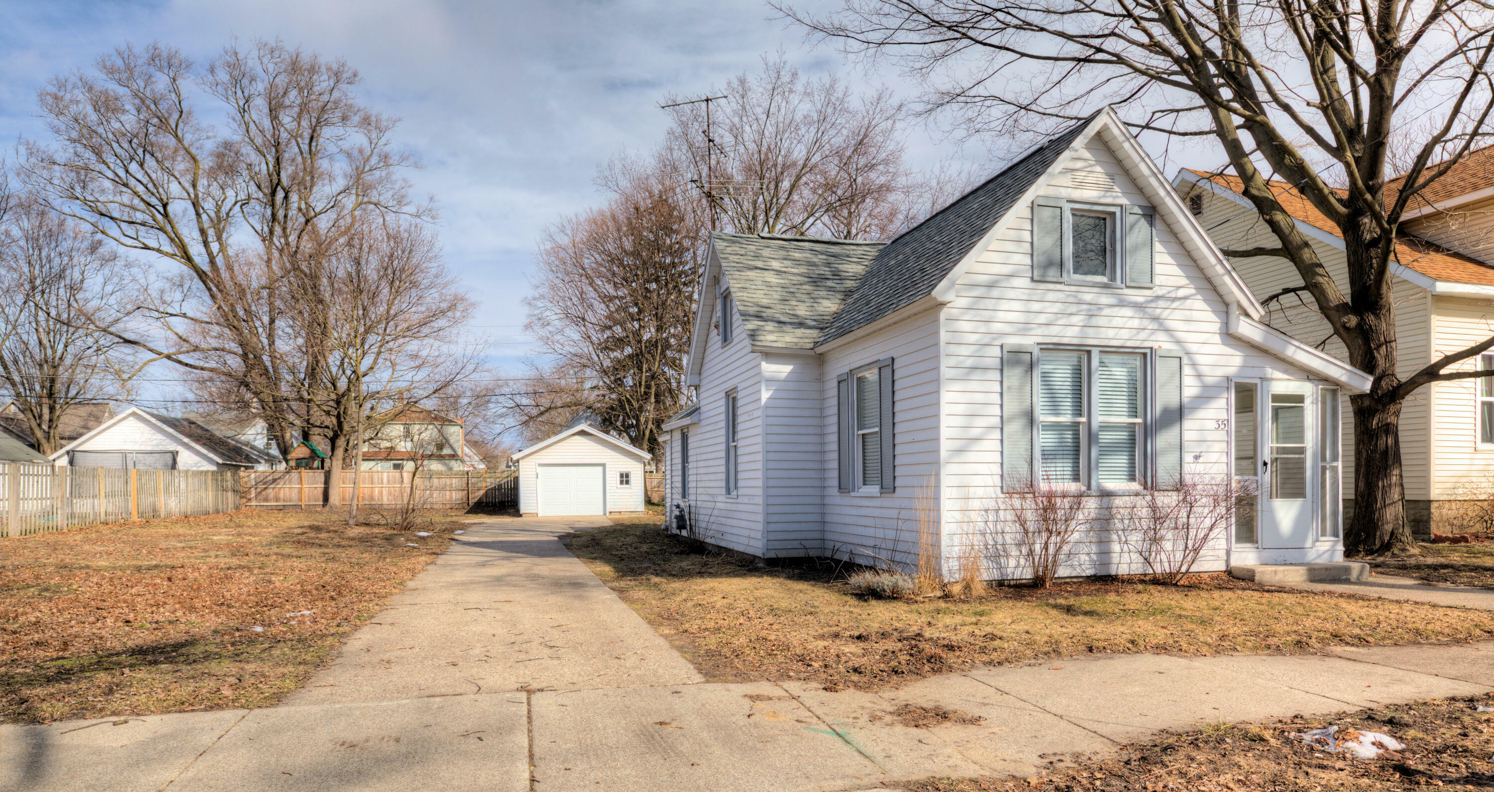 Property Photo:  35 E 18th Street  MI 49423 