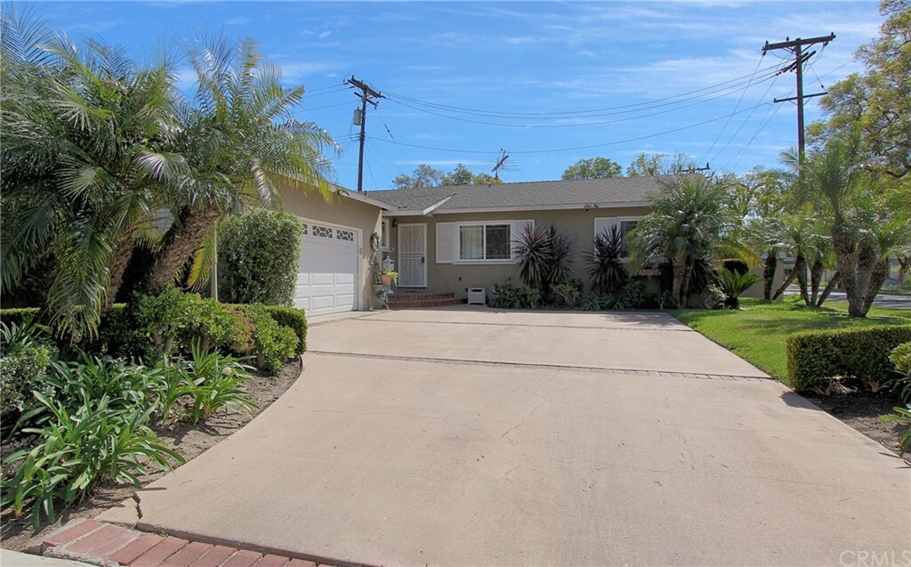 Property Photo:  1048 Fairbrook Lane  CA 92706 