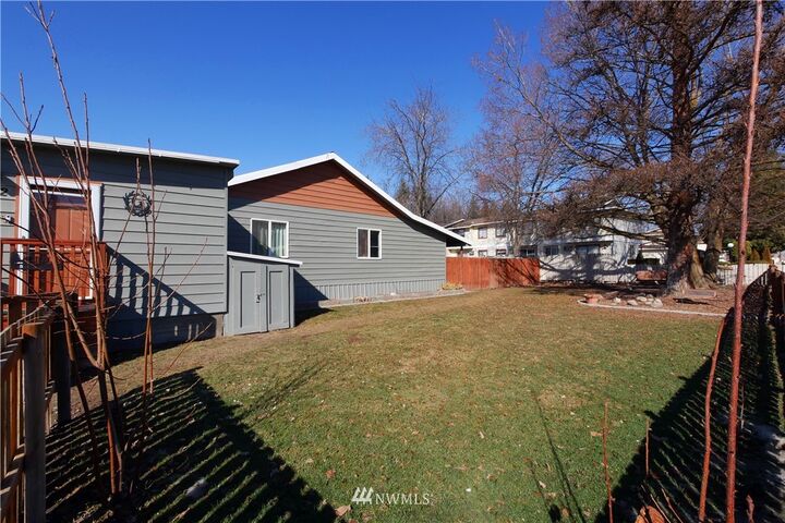 Property Photo: 892 2nd Avenue S WA 98840