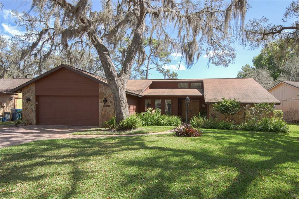 Property Photo:  34379 Whispering Oaks Boulevard  FL 33523 