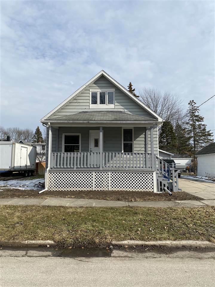 Property Photo:  1110 Chase St  MI 48708 