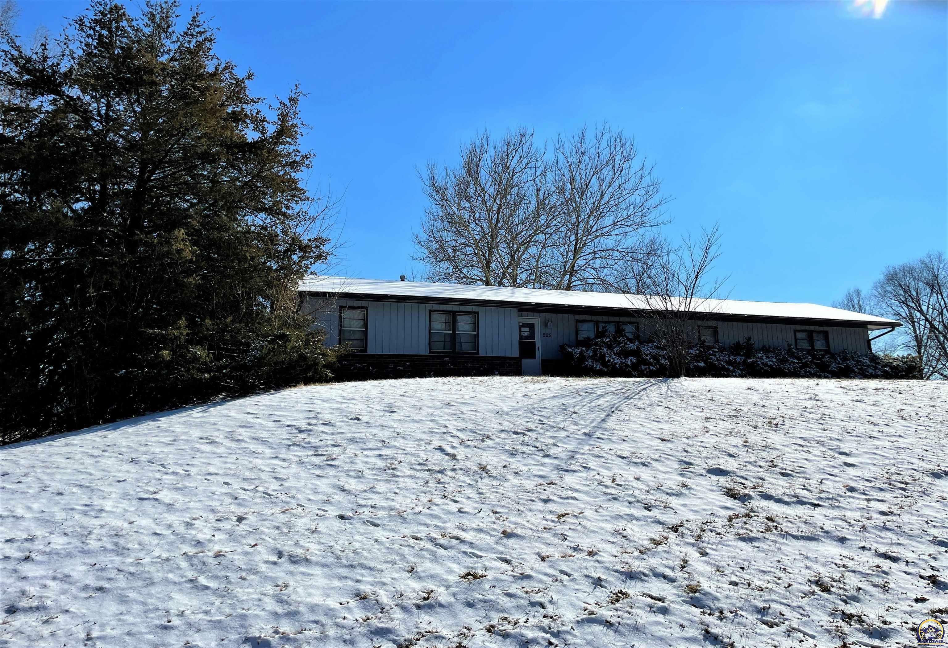 Property Photo: 925 NE Hilltop Dr KS 66617