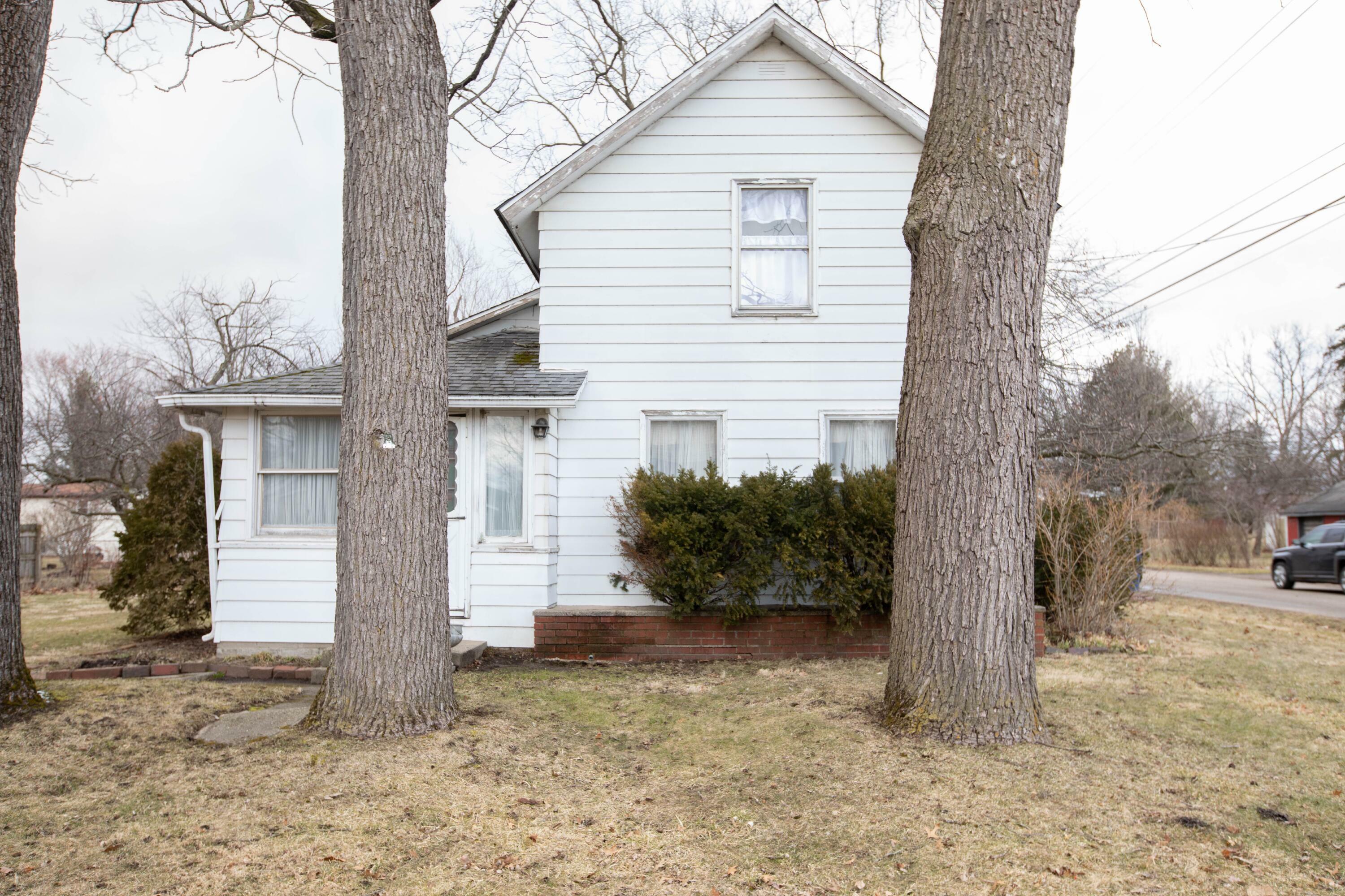 Property Photo:  533 E Division Street  MI 49097 