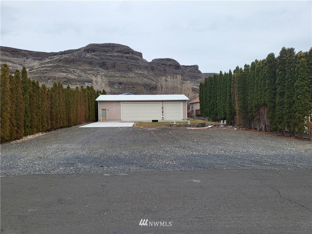 Property Photo: 745 Hunter Avenue SW WA 98848