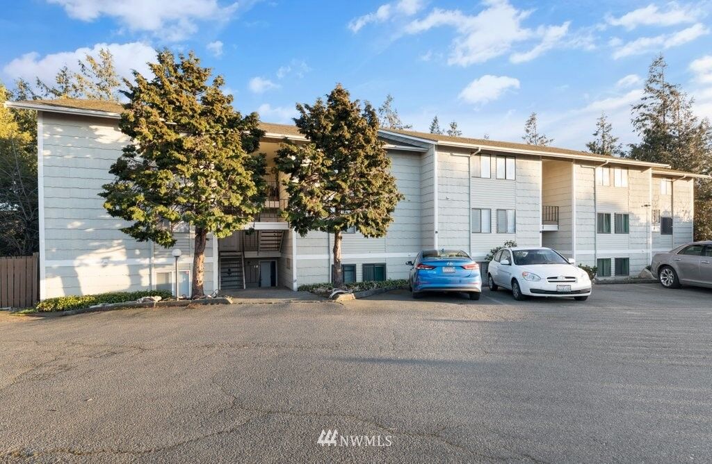 Property Photo:  91 SE 11th Avenue 102  WA 98277 