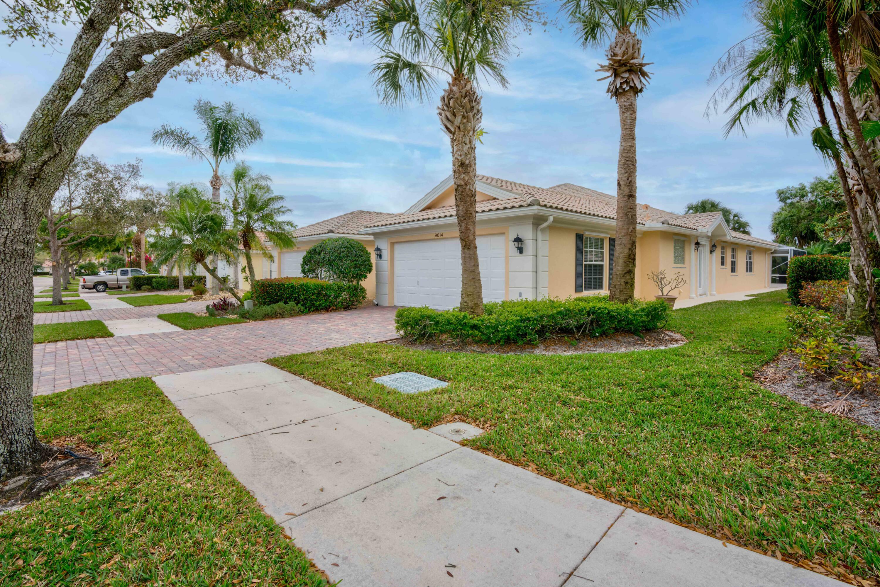 Property Photo:  9014 SE Hawks Nest Court  FL 33455 