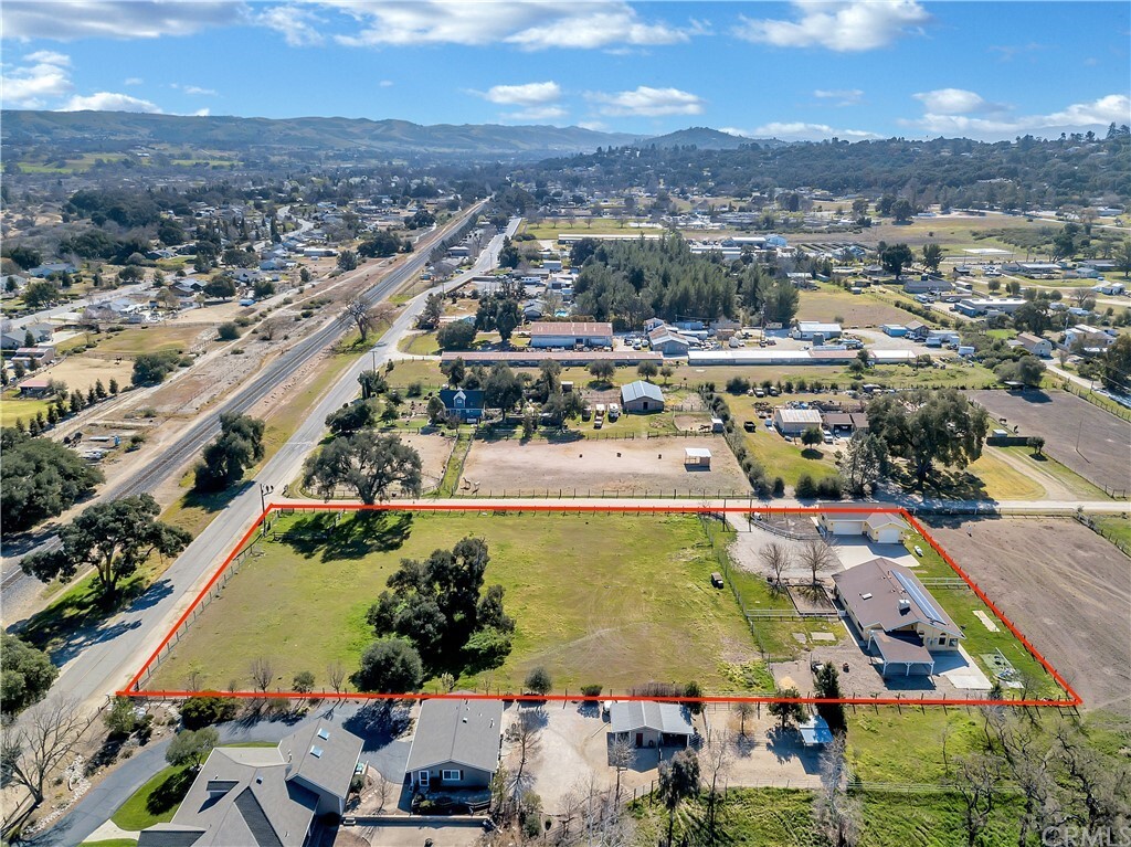 Property Photo: 2000 Traffic Way CA 93422