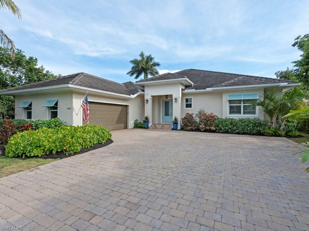 Property Photo: 1480 Curlew Ave FL 34102