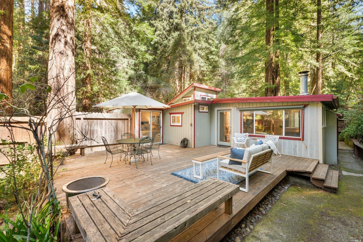 Property Photo:  16201 Rio Nido Road  CA 95446 